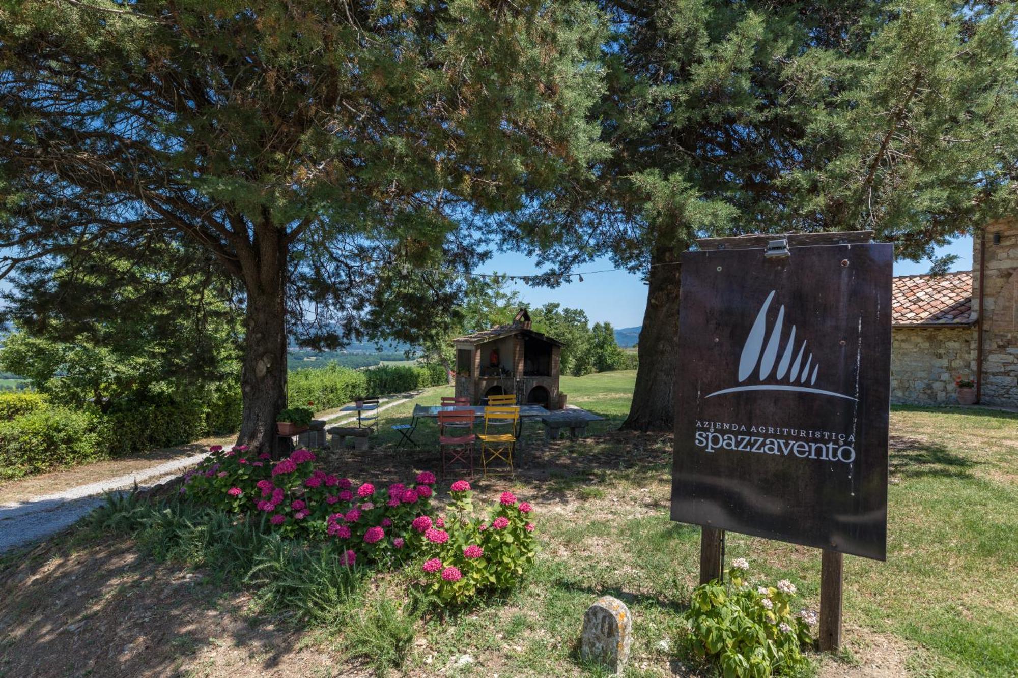 Agriturismo Spazzavento Palazzone Bagian luar foto