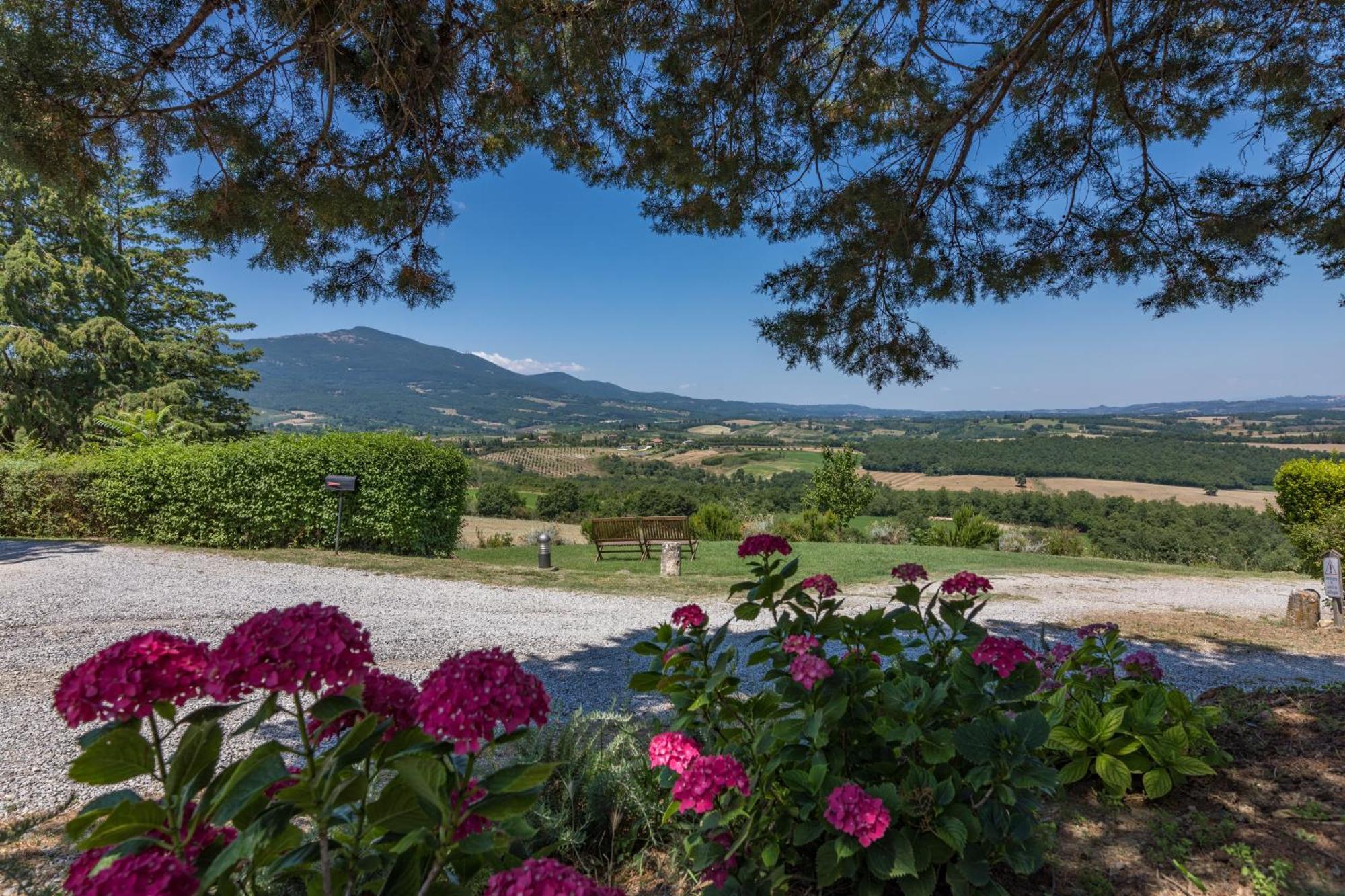 Agriturismo Spazzavento Palazzone Bagian luar foto